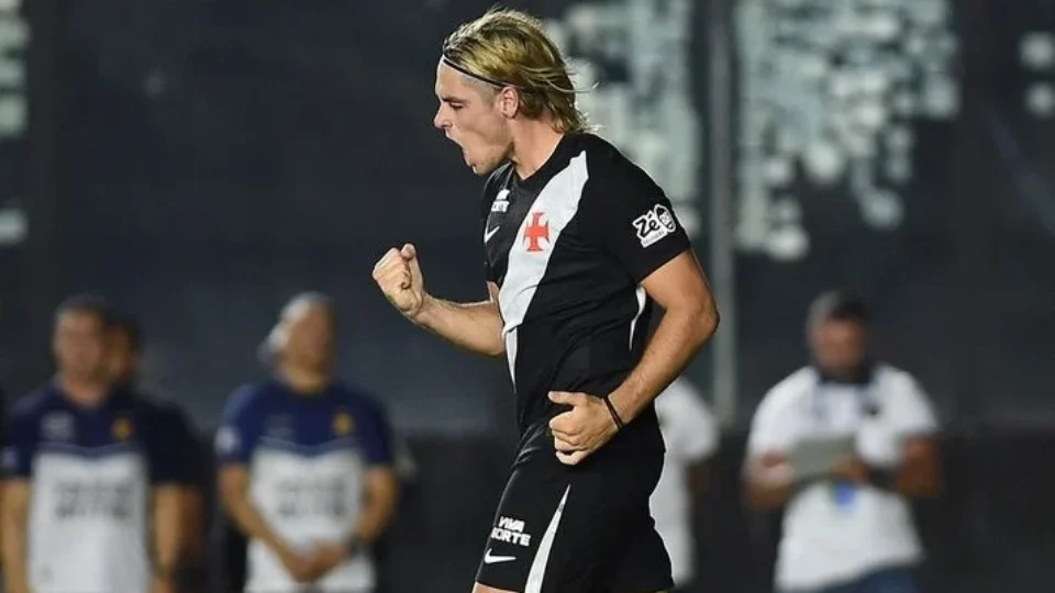 Vasco supera pressão e garante vaga na semifinal do Carioca nos pênaltis