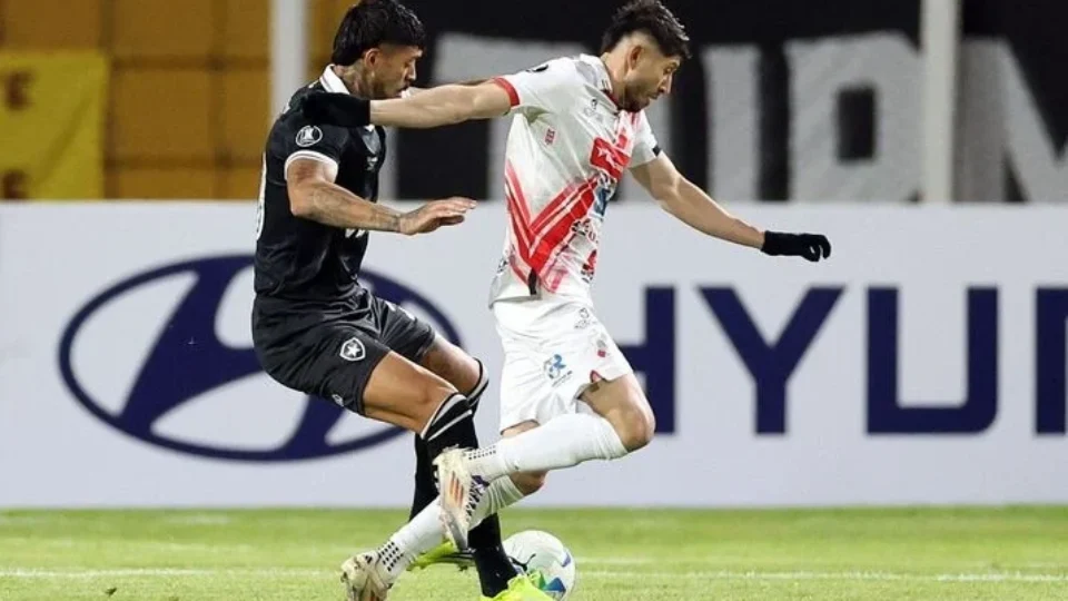 Botafogo sofre com altitude e sai em desvantagem na pré-Libertadores