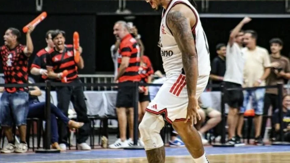 Flamengo retoma liderança do NBB com vitória dramática sobre o Franca no Maracanãzinho
