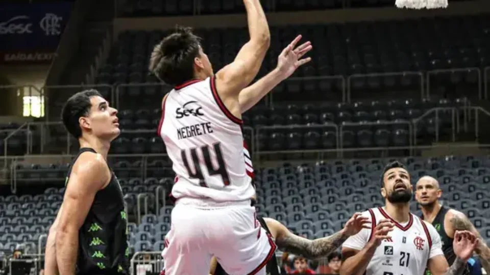 Bauru Basket surpreende com vitória sobre Flamengo e entra na briga pelo topo do NBB