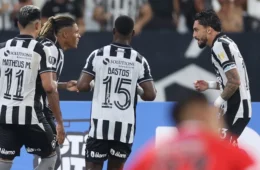 Botafogo supera susto boliviano e garante vaga na próxima fase da Libertadores ao vencer por 2 a 0