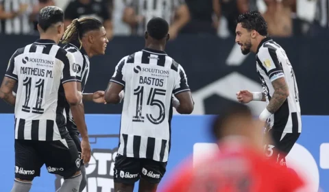 Botafogo supera susto boliviano e garante vaga na próxima fase da Libertadores ao vencer por 2 a 0