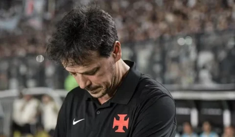 Pressão interna faz Vasco demitir Fernando Diniz após derrota no Carioca