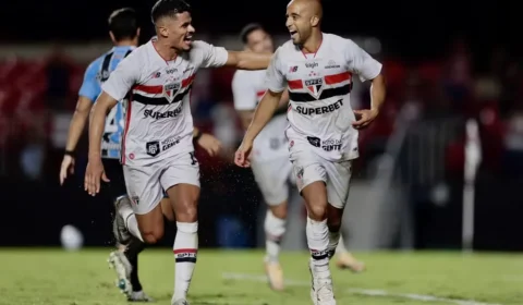 São Paulo domina o Grêmio, vence por 2 a 0 e assume a liderança do Brasileirão