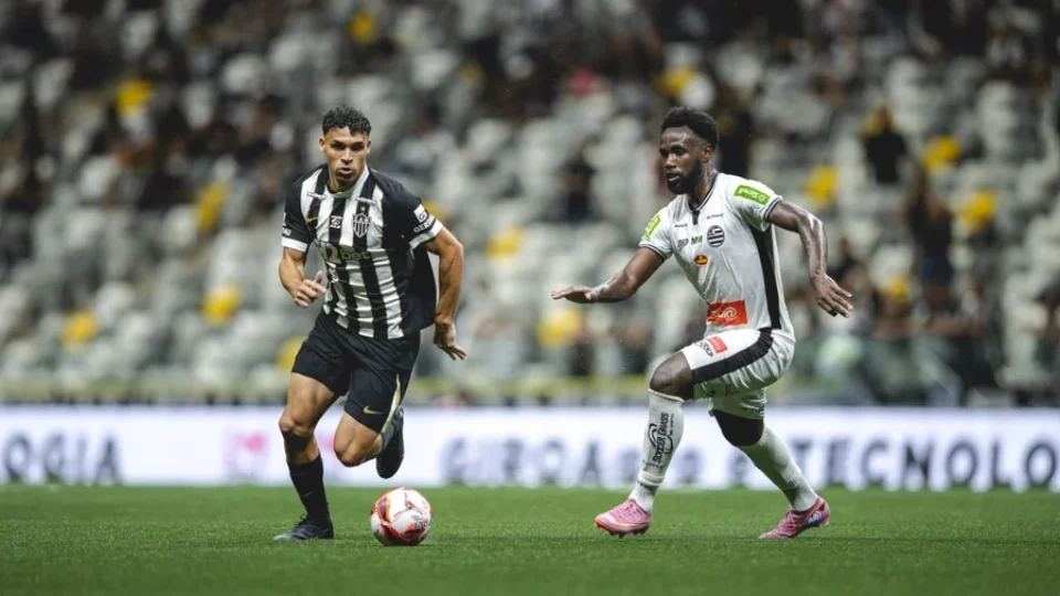 Atlético-MG e Remo empataram em jogo de muitos gols pelo Brasileiro.