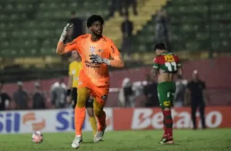 Corinthians supera desgaste e atua mal, mas garante vaga na semifinal do Paulistão