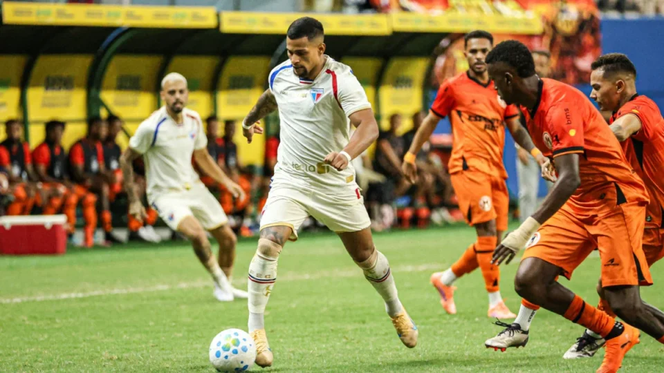 Fortaleza marca nos acréscimos, vence o Manauara e avança na Copa do Brasil