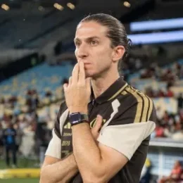 Flamengo demite Filipe Luís mesmo após goleada e anuncia novo comando técnico