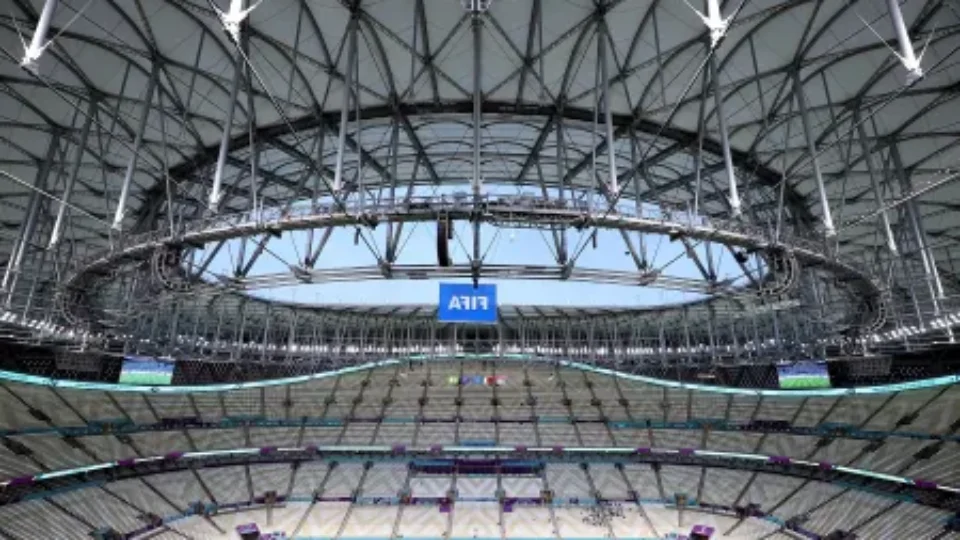 Esporte ameaçado por conflito: Catar suspende jogos de futebol após bombardeios no Irã