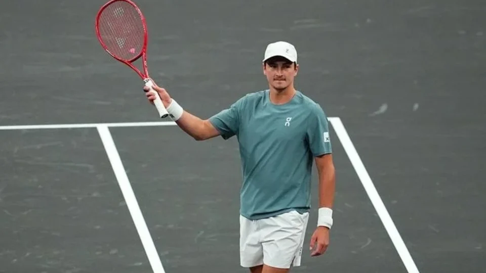 João Fonseca derrota Raphael Collignon e garante vaga na segunda rodada do Masters 1000 de Indian Wells