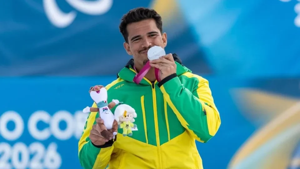 Quebrou o gelo: Cristian Ribera conquista medalha histórica nos Jogos Paralímpicos de Inverno