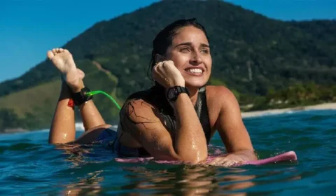 Michelle des Bouillons pode quebrar recorde mundial ao surfar onda gigante em Nazaré