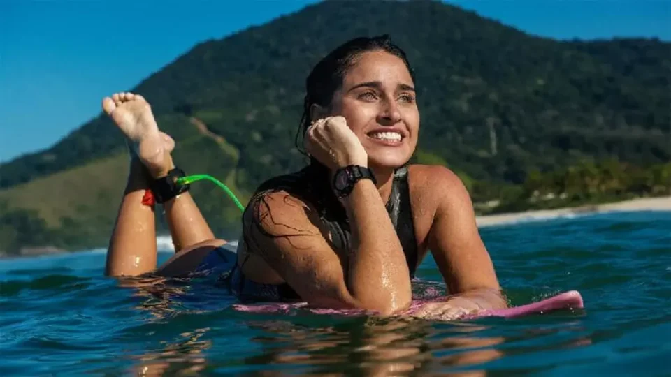 Michelle des Bouillons pode quebrar recorde mundial ao surfar onda gigante em Nazaré