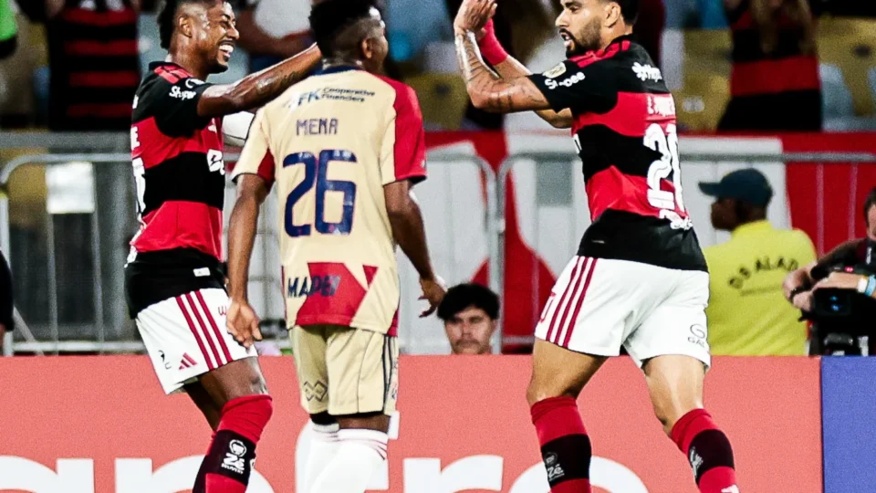 Flamengo confirma favoritismo e atropela Independiente Medellín no Maracanã