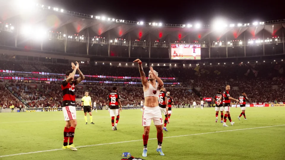 Flamengo vence o Bahia, amplia freguesia de Ceni e ganha reforço com retorno de Saúl