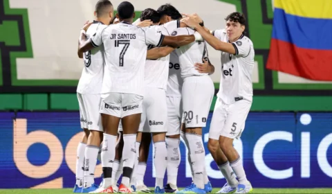 Botafogo atropela a Chapecoense fora de casa e embala no Brasileirão
