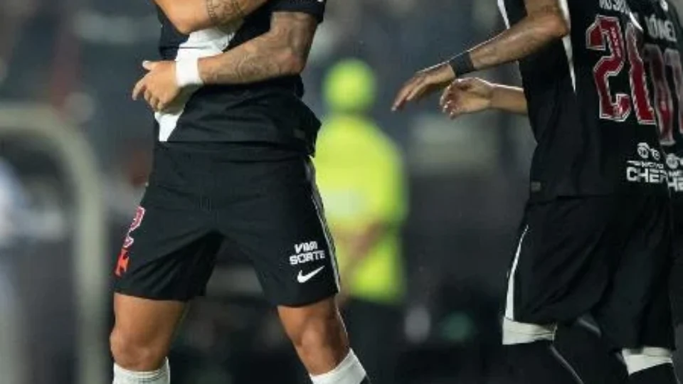 Vasco vence o São Paulo de virada, encerra jejum e respira no Brasileirão