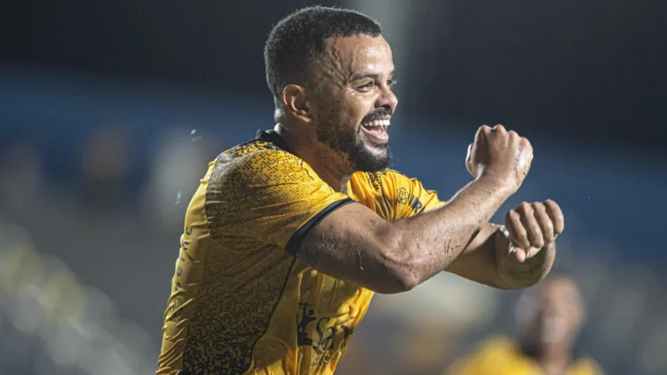 Amazonas goleia o Ituano, mantém 100% e assume a liderança da Série C