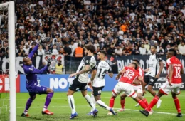 Corinthians cresce no segundo tempo, vence o Santa Fe e mantém 100% na Libertadores