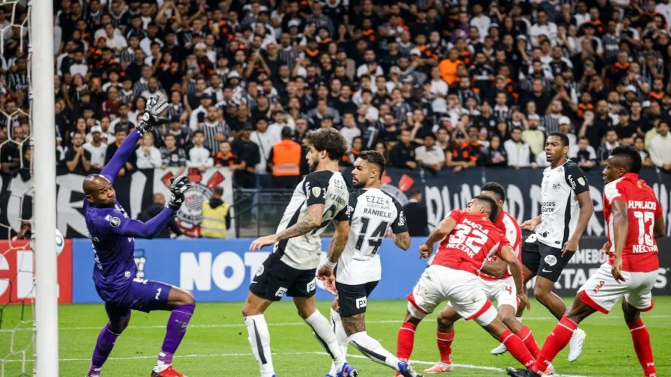 Corinthians cresce no segundo tempo, vence o Santa Fe e mantém 100% na Libertadores