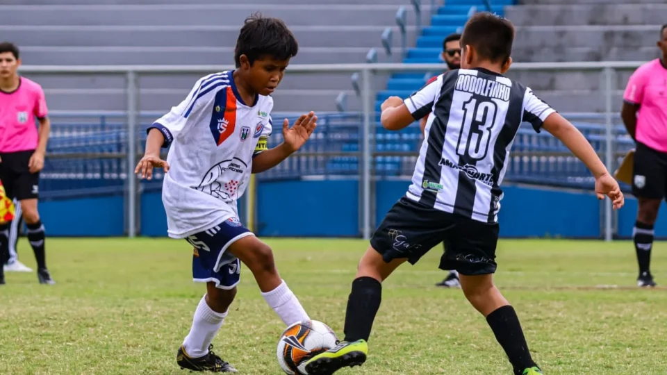 Barezinho Sub-10: jogos equilibrados e goleadas marcaram a rodada inaugural