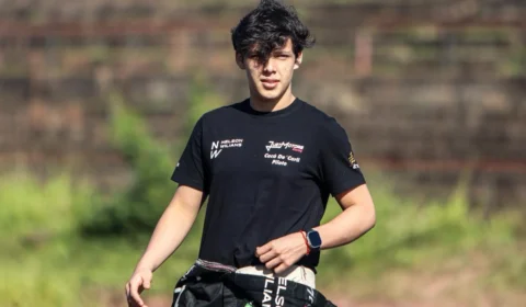 Filho e neto de pilotos, Cacá De Carli impressiona em estreia na Fórmula e pode integrar a Just Motors Racing