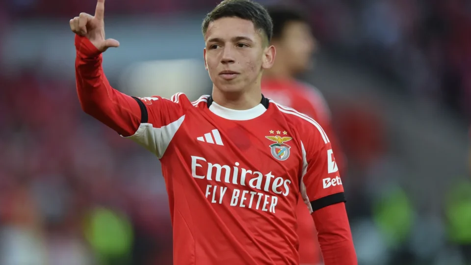 UEFA pune Prestianni com seis jogos após caso com Vini Jr na Champions