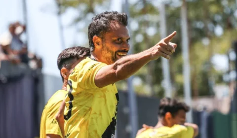 No aniversário do Santos, Peixe pode ter duelo inusitado contra “presidente-jogador” na Sulamericana