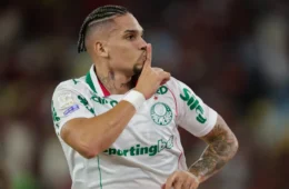 Palmeiras goleia o Flamengo no Maracanã e abre vantagem na liderança do Brasileirão